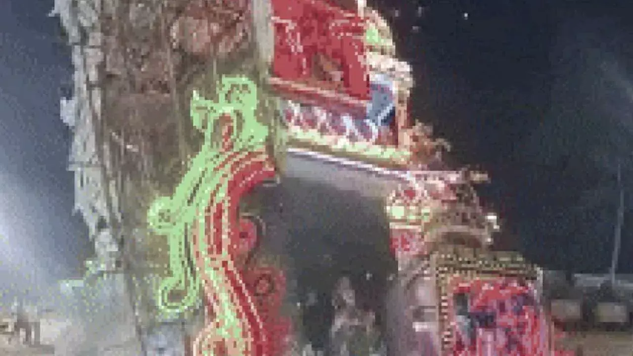 Tamilnadu : ఆలయ పండుగలో కూలిన 60అడుగుల భారీ రథం