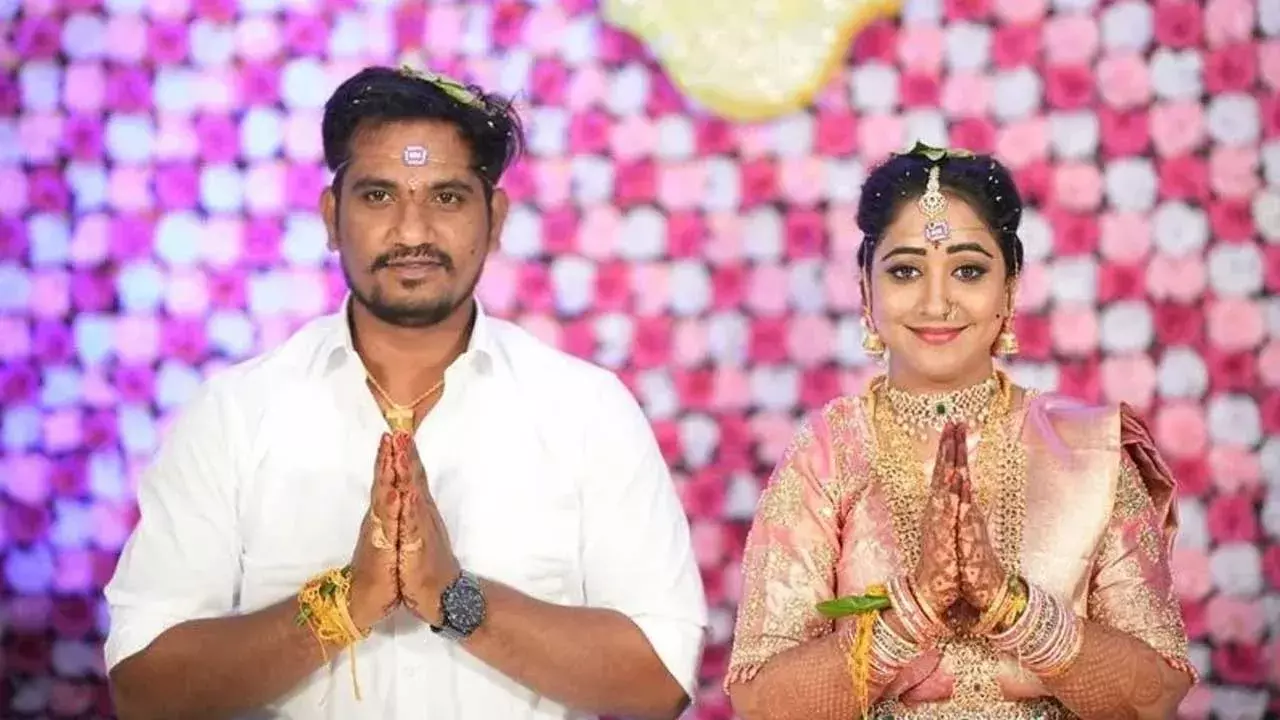 Affair : నటి ఐశ్వర్య ..  25 లక్షలు కాజేసి వేరొకరితో అఫైర్