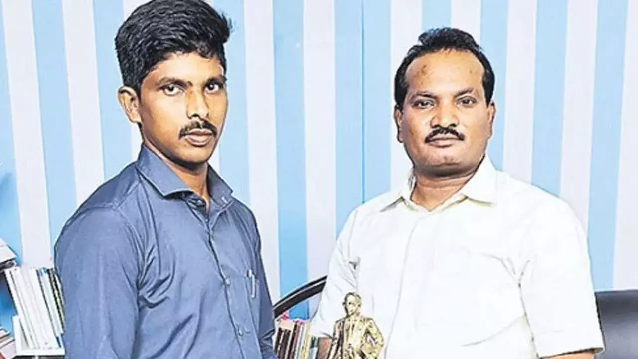 Kodikathi Srinu : ట్విస్ట్ ఇచ్చిన కోడికత్తి శ్రీను.. అసెంబ్లీ నుంచి పోటీ Kodikathi Srinu : ట్విస్ట్ ఇచ్చిన కోడికత్తి శ్రీను.. అసెంబ్లీ నుంచి పోటీ