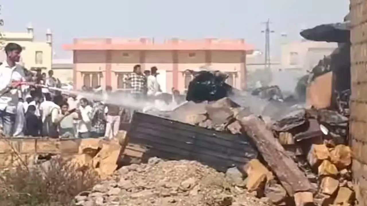 IAF Tejas Aircraft : జైసల్మేర్లో కూలిన IAF తేజస్ విమానం IAF Tejas Aircraft : జైసల్మేర్లో కూలిన IAF తేజస్ విమానం