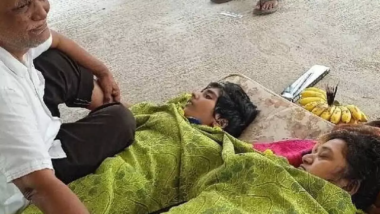 Tragic Death : కూతురి మరణ వార్త తట్టుకోలేక ఆగిన తల్లి గుండె