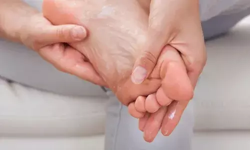 పురుషులలో మధుమేహం లక్షణాలు: కాళ్లు, పాదాలలో ఆరు సంకేతాలు