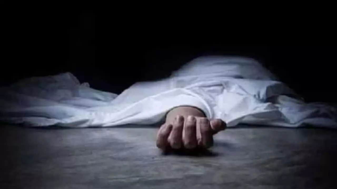 Tragic Death : 18వ అంతస్తు నుంచి పడి 12వ తరగతి విద్యార్థి మృతి Tragic Death : 18వ అంతస్తు నుంచి పడి 12వ తరగతి విద్యార్థి మృతి