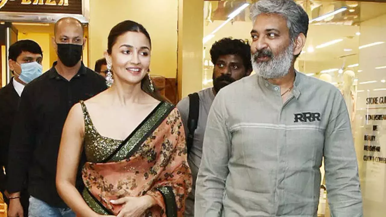 Alia Bhatt : రాజమౌళి సలహాలు పాటిస్తున్నా.. ఆలియా భట్ కామెంట్స్ Alia Bhatt : రాజమౌళి సలహాలు పాటిస్తున్నా.. ఆలియా భట్ కామెంట్స్