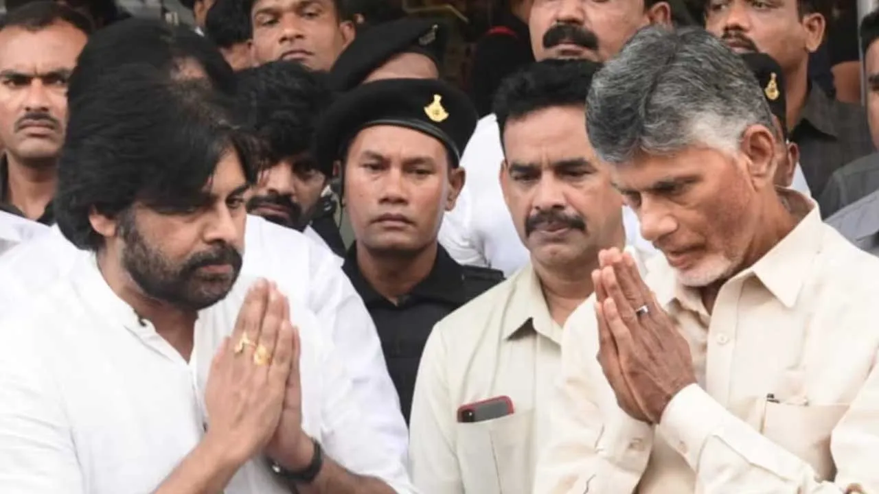 AP : పిఠాపురం రాజకీయం.. ఏ కులంలో ఎన్ని ఓట్లు ఉన్నాయో తెలుసుకోండి AP : పిఠాపురం రాజకీయం.. ఏ కులంలో ఎన్ని ఓట్లు ఉన్నాయో తెలుసుకోండి