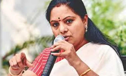 Big Breaking : బిగ్ బ్రేకింగ్ ... బీఆర్ఎస్  ఎమ్మెల్సీ కవిత ఇంట్లో ఈడీ సోదాలు Big Breaking : బిగ్ బ్రేకింగ్ ... బీఆర్ఎస్  ఎమ్మెల్సీ కవిత ఇంట్లో ఈడీ సోదాలు