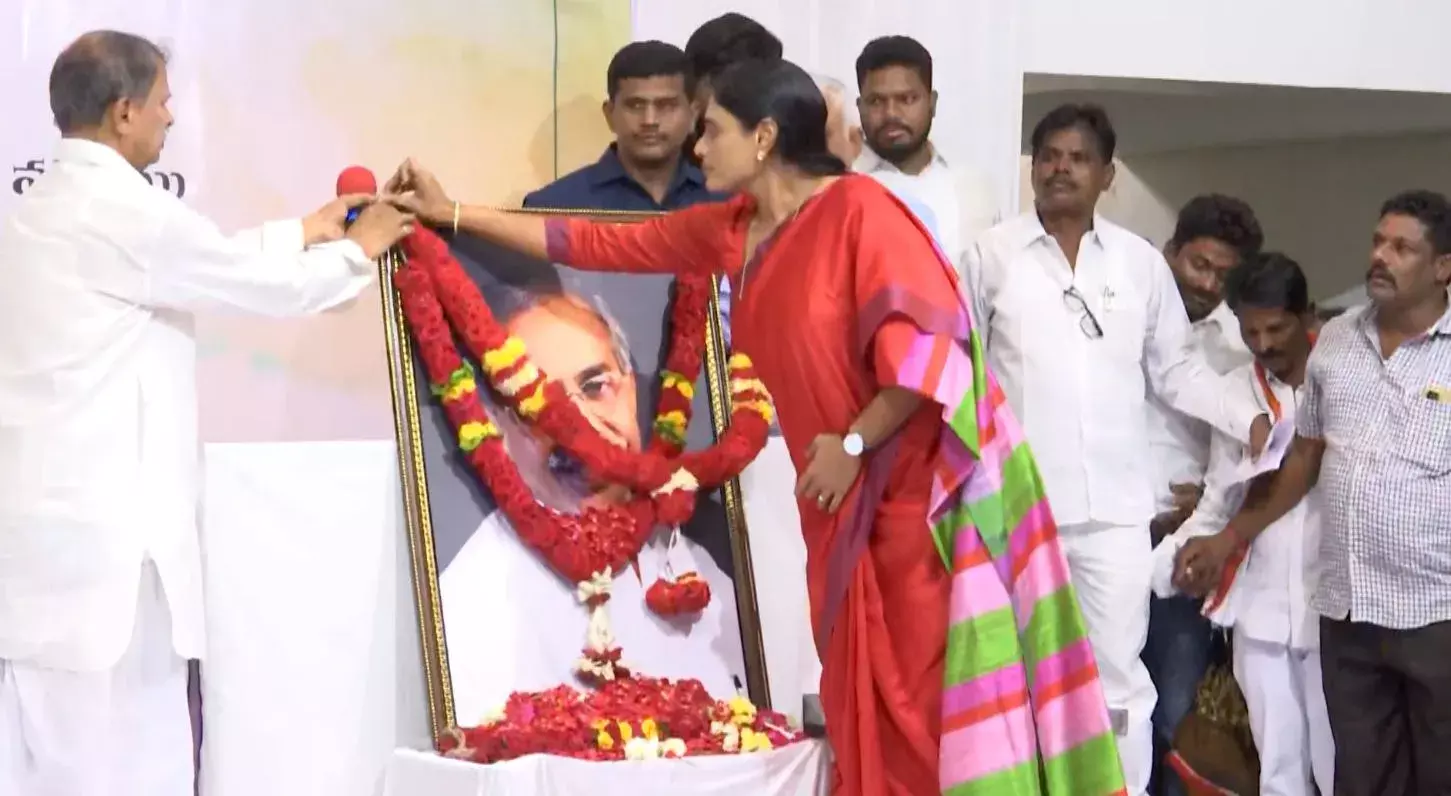 SHARMILA: జగన్‌ ఇంత దిగజారుతాడు అనుకోలేదు