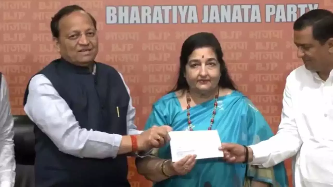 BJP : బీజేపీలో చేరిన ప్రముఖ గాయని BJP : బీజేపీలో చేరిన ప్రముఖ గాయని