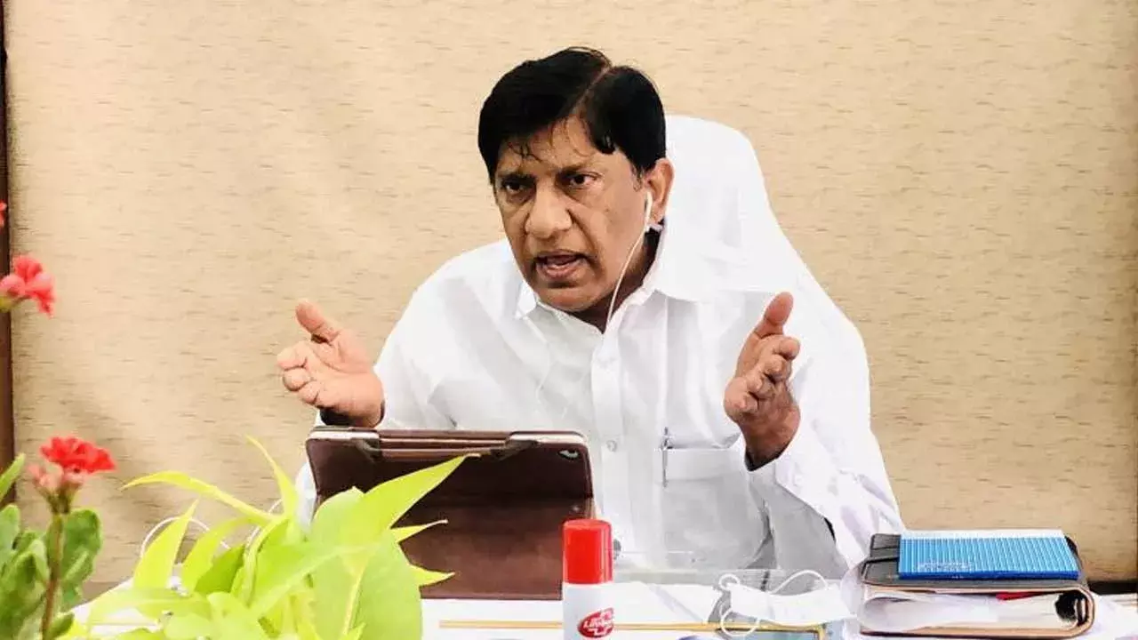 Karimnagar : కరీంనగర్ ప్రతిమ మల్టీప్లెక్స్లో సోదాలు.. రూ.6కోట్లతో వాహనం సీజ్ Karimnagar : కరీంనగర్ ప్రతిమ మల్టీప్లెక్స్లో సోదాలు.. రూ.6కోట్లతో వాహనం సీజ్