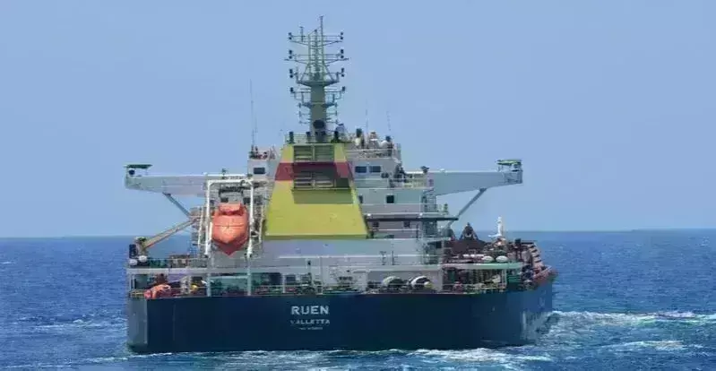 Indian Navy Warship : సముద్రపు దొంగల ఆధీనంలో బంగ్లా షిప్‌.