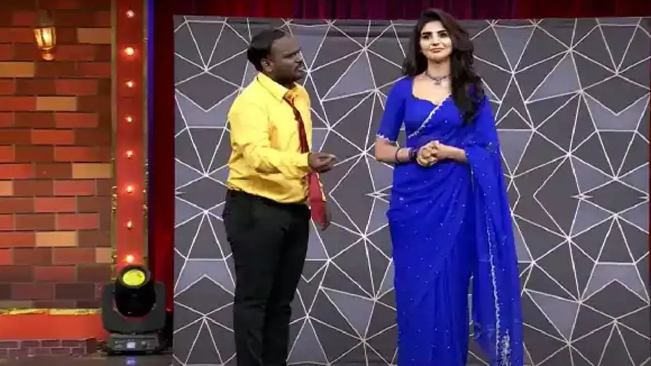 Jabardasth Varsha : జబర్దస్త్ వర్ష ప్రేమ వ్యవహారం లీక్.. కథ బానే ఉందే! Jabardasth Varsha : జబర్దస్త్ వర్ష ప్రేమ వ్యవహారం లీక్.. కథ బానే ఉందే!