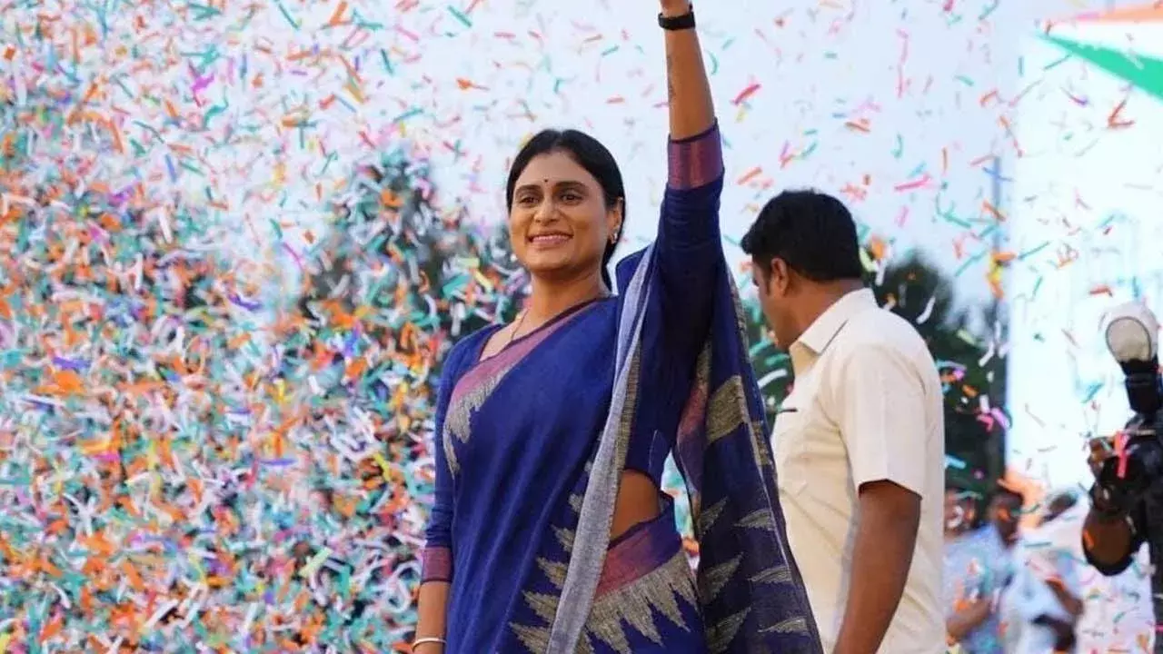 AP : జగన్ ను ఇరకాటం.. కడప నుంచి షర్మిల పోటీ?