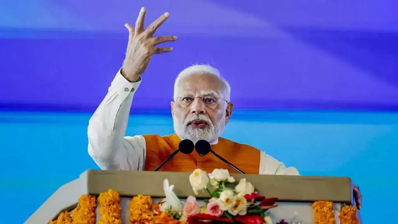 TS : బీజేపీకి అధికారమిస్తే తెలంగాణను మరింత అభివృద్ధి చేస్తాం: మోదీ TS : బీజేపీకి అధికారమిస్తే తెలంగాణను మరింత అభివృద్ధి చేస్తాం: మోదీ