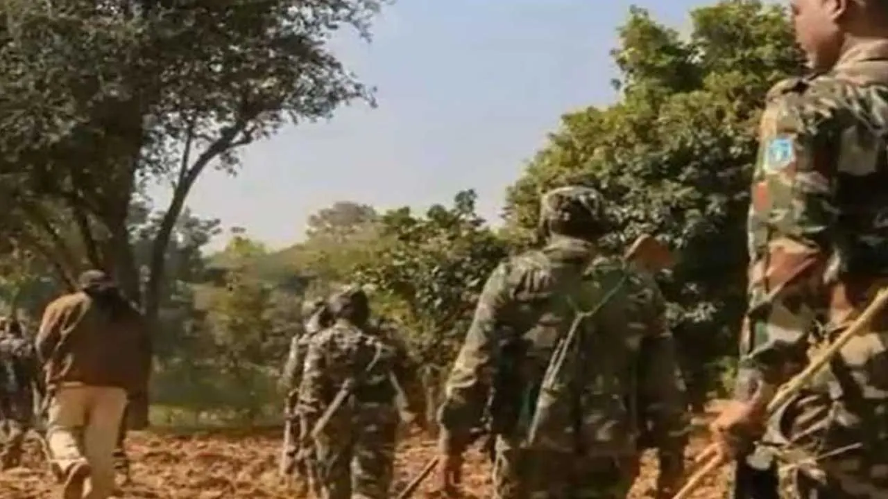 Encounter : ఎన్కౌంటర్లో నలుగురు నక్సల్స్ మృతి Encounter : ఎన్కౌంటర్లో నలుగురు నక్సల్స్ మృతి