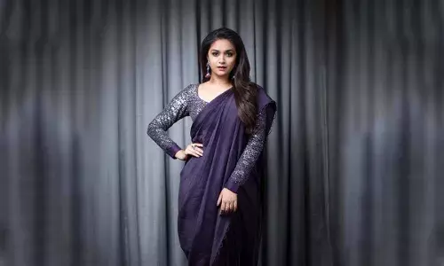 Keerthy Suresh : గ్లామర్ షోకు రెడీ.. బాలీవుడ్ పై కన్నేసిన కీర్తీ Keerthy Suresh : గ్లామర్ షోకు రెడీ.. బాలీవుడ్ పై కన్నేసిన కీర్తీ