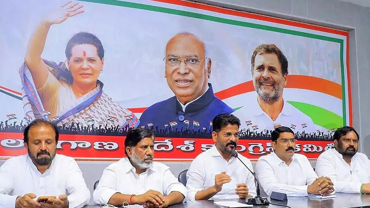 TS : కాసేపట్లో కాంగ్రెస్ 13 మంది MP అభ్యర్థుల ప్రకటన! TS : కాసేపట్లో కాంగ్రెస్ 13 మంది MP అభ్యర్థుల ప్రకటన!