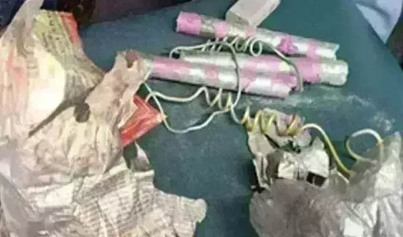 Bengaluru: బెంగళూరులో పేలుడు పదార్థాలు స్వాధీనం Bengaluru: బెంగళూరులో పేలుడు పదార్థాలు స్వాధీనం