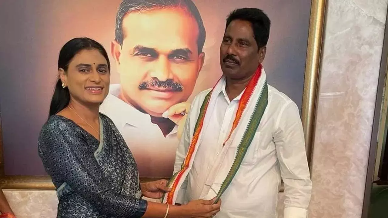 AP : వైసీపీకి షాక్ ..  కాంగ్రెస్ లో చేరిన ఎమ్మెల్యే ఆర్థర్ AP : వైసీపీకి షాక్ ..  కాంగ్రెస్ లో చేరిన ఎమ్మెల్యే ఆర్థర్