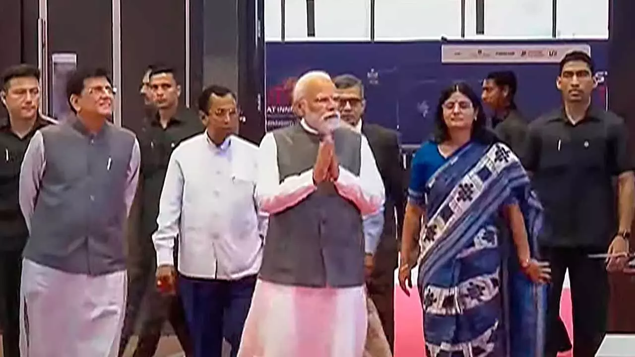 PM Modi : దేశంలో 1.25 లక్షలకు పైగా స్టార్టప్లు, 110 యునికార్న్లు ఉన్నాయి PM Modi : దేశంలో 1.25 లక్షలకు పైగా స్టార్టప్లు, 110 యునికార్న్లు ఉన్నాయి