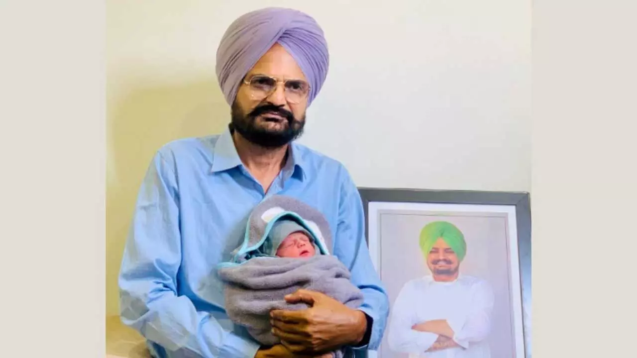 Siddhu Moosewala : నవజాత శిశువుకు చట్టపరమైన హోదాపై మూసేవాలా తండ్రికి వేధింపులు Siddhu Moosewala : నవజాత శిశువుకు చట్టపరమైన హోదాపై మూసేవాలా తండ్రికి వేధింపులు
