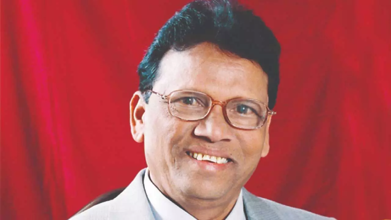 KV Ratnam : కేవీ రత్నం అంత్యక్రియలు నేడు.. విద్యావేత్తల నివాళులు KV Ratnam : కేవీ రత్నం అంత్యక్రియలు నేడు.. విద్యావేత్తల నివాళులు