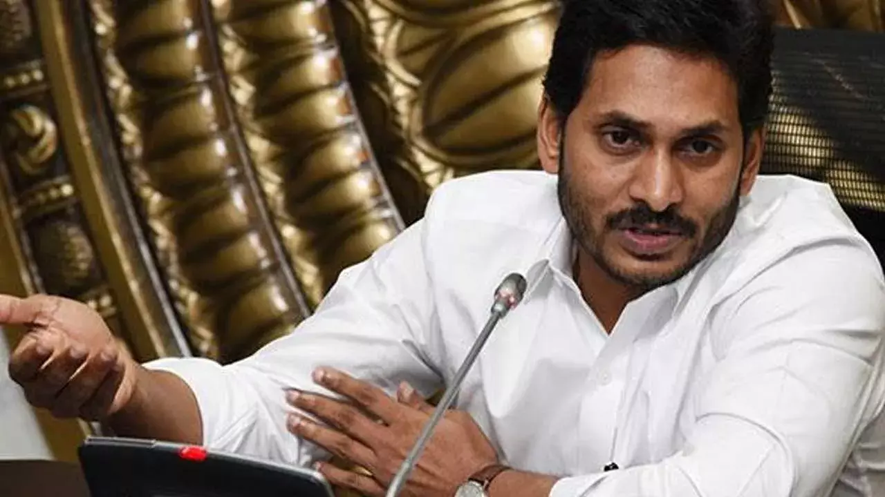 AP : స్వరూపానందకు 15 ఎకరాలు.. ప్చ్.. వాడుకోలేకపోయారు AP : స్వరూపానందకు 15 ఎకరాలు.. ప్చ్.. వాడుకోలేకపోయారు