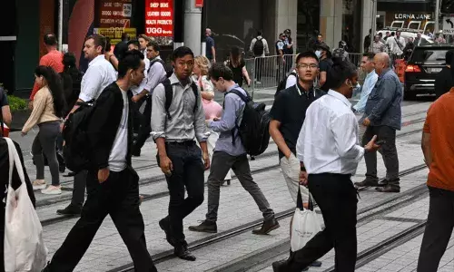 రికార్డు స్థాయిలో వలసలు.. స్టూడెంట్ వీసా నిబంధనలను కఠినతరం చేసిన ఆస్ట్రేలియా రికార్డు స్థాయిలో వలసలు.. స్టూడెంట్ వీసా నిబంధనలను కఠినతరం చేసిన ఆస్ట్రేలియా