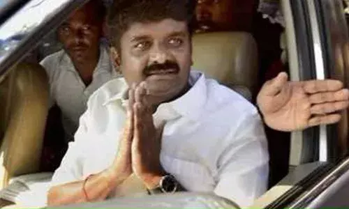 ED : మనీలాండరింగ్ కేసులో మాజీ మంత్రి నివాసంలో ఈడీ దాడులు ED : మనీలాండరింగ్ కేసులో మాజీ మంత్రి నివాసంలో ఈడీ దాడులు