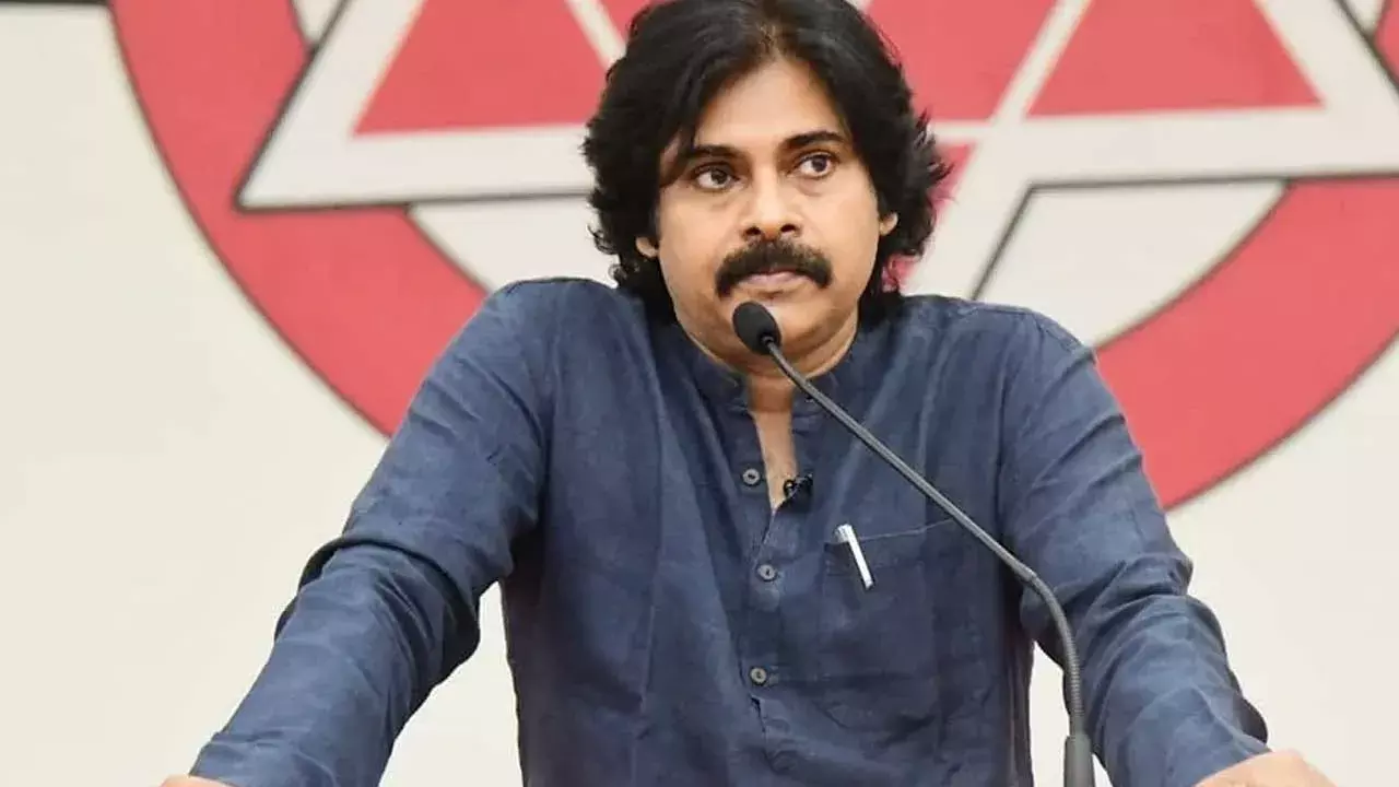 AP : పవన్ను లక్ష మెజార్టీతో గెలిపించుకుంటాం: టీడీపీ AP : పవన్ను లక్ష మెజార్టీతో గెలిపించుకుంటాం: టీడీపీ