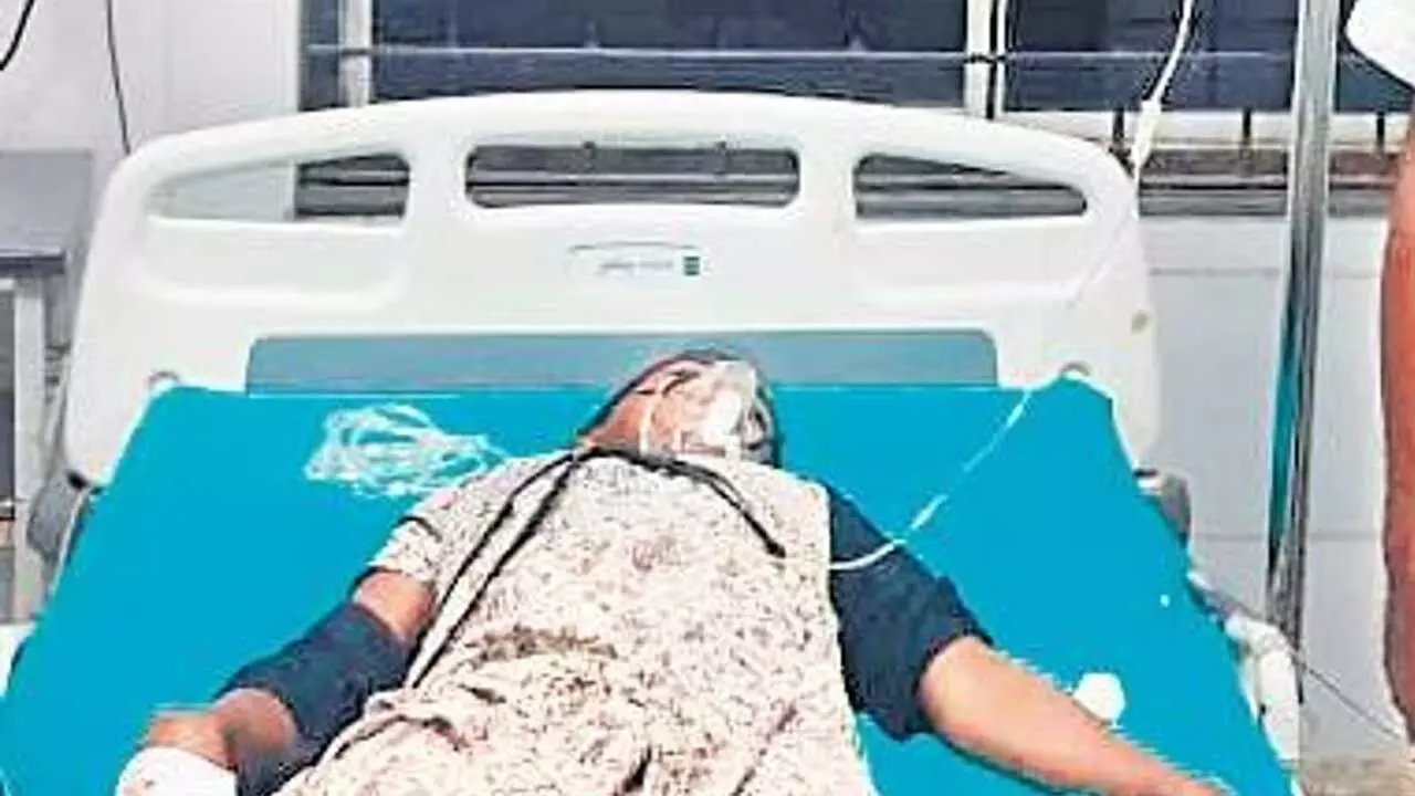 Food Poison : ఫుడ్ పాయిజన్.. మధ్యాహ్న భోజనం తిని 20మంది విద్యార్థులకు అస్వస్థత Food Poison : ఫుడ్ పాయిజన్.. మధ్యాహ్న భోజనం తిని 20మంది విద్యార్థులకు అస్వస్థత