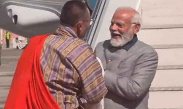 ప్రధాని మోదీకి భూటాన్ ప్రధాని ఘన స్వాగతం.. ప్రధాని మోదీకి భూటాన్ ప్రధాని ఘన స్వాగతం..