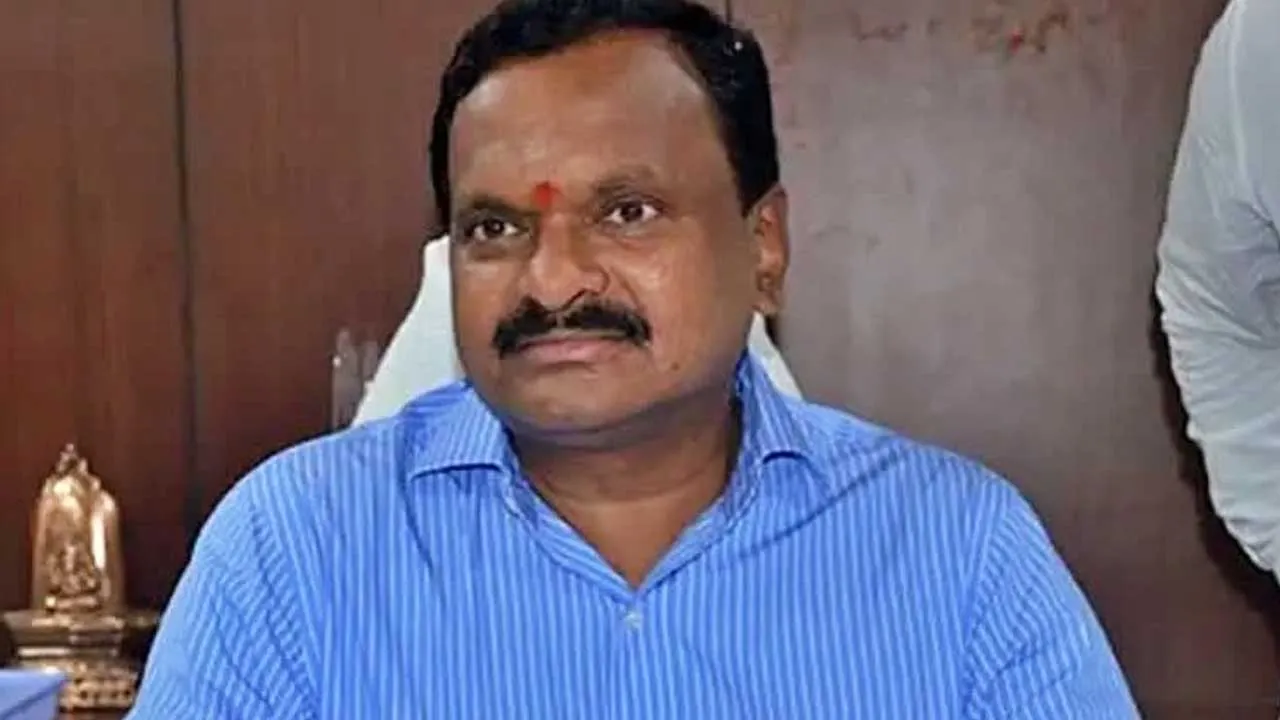 TS : మెదక్ బీఆర్ఎస్ అభ్యర్థిగా సిద్ధిపేట మాజీ కలెక్టర్ TS : మెదక్ బీఆర్ఎస్ అభ్యర్థిగా సిద్ధిపేట మాజీ కలెక్టర్