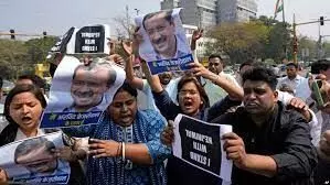 Arvind Kejriwal: కేజ్రీవాల్ అరెస్ట్పై ఆగ్రహజ్వాలలు Arvind Kejriwal: కేజ్రీవాల్ అరెస్ట్పై ఆగ్రహజ్వాలలు