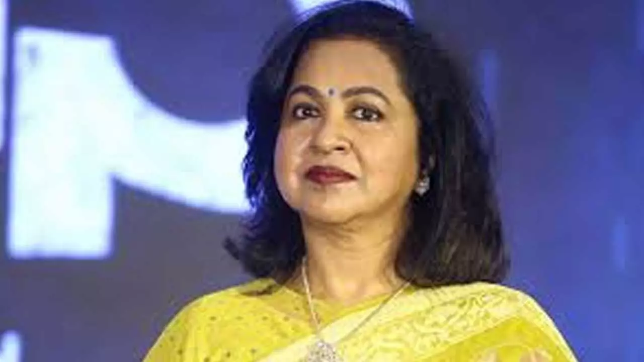 Actress Radhika : సినీ నటి రాధిక పోటీ.. గెలిచే అవకాశాలున్నాయా? Actress Radhika : సినీ నటి రాధిక పోటీ.. గెలిచే అవకాశాలున్నాయా?