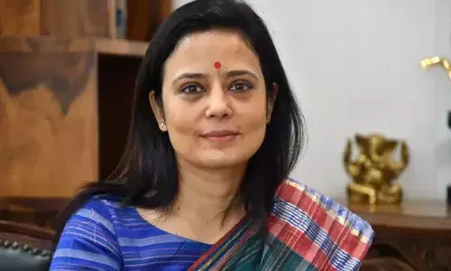 CBI Raids : మహువా మొయిత్రా నివాసంలో సీబీఐ దాడులు CBI Raids : మహువా మొయిత్రా నివాసంలో సీబీఐ దాడులు