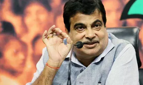 Electoral Bonds : రాజకీయ పార్టీలకు నిధులు మస్ట్.. ఎలక్టోరల్ బాండ్లపై గడ్కరీ హాట్ కామెంట్ Electoral Bonds : రాజకీయ పార్టీలకు నిధులు మస్ట్.. ఎలక్టోరల్ బాండ్లపై గడ్కరీ హాట్ కామెంట్
