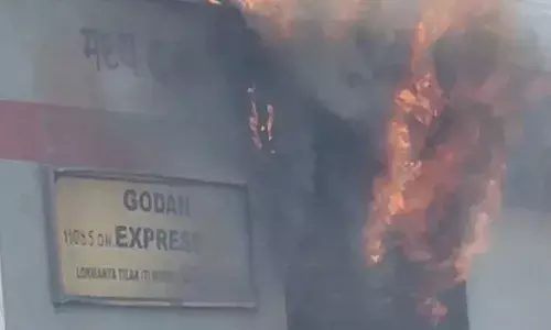 Fire : ముంబై LTT-గోరఖ్‌పూర్ ఎక్స్‌ప్రెస్‌లో మంటలు