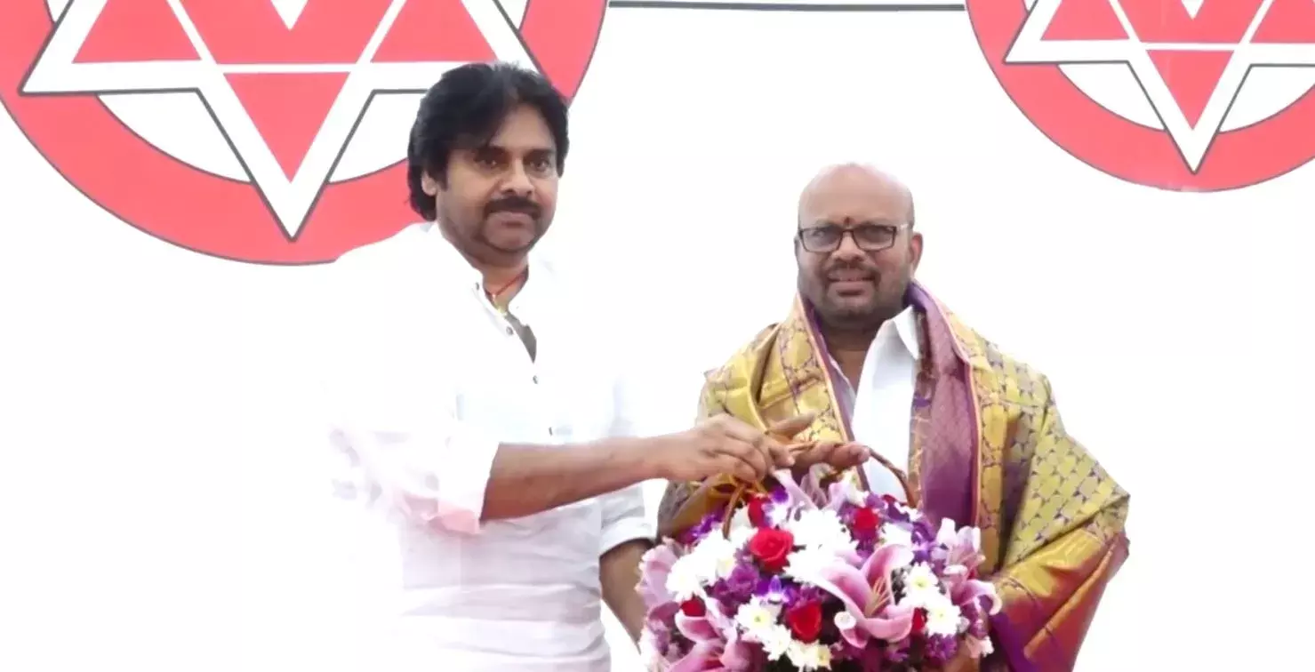 NDA: పవన్ను భారీ మెజార్టీతో గెలిపిస్తాం: వర్మ NDA: పవన్ను భారీ మెజార్టీతో గెలిపిస్తాం: వర్మ