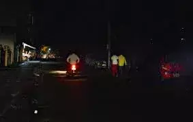 AP news: జగన్ పాలనలో అధ్వానంగా వీధి దీపాల నిర్వహణ AP news: జగన్ పాలనలో అధ్వానంగా వీధి దీపాల నిర్వహణ