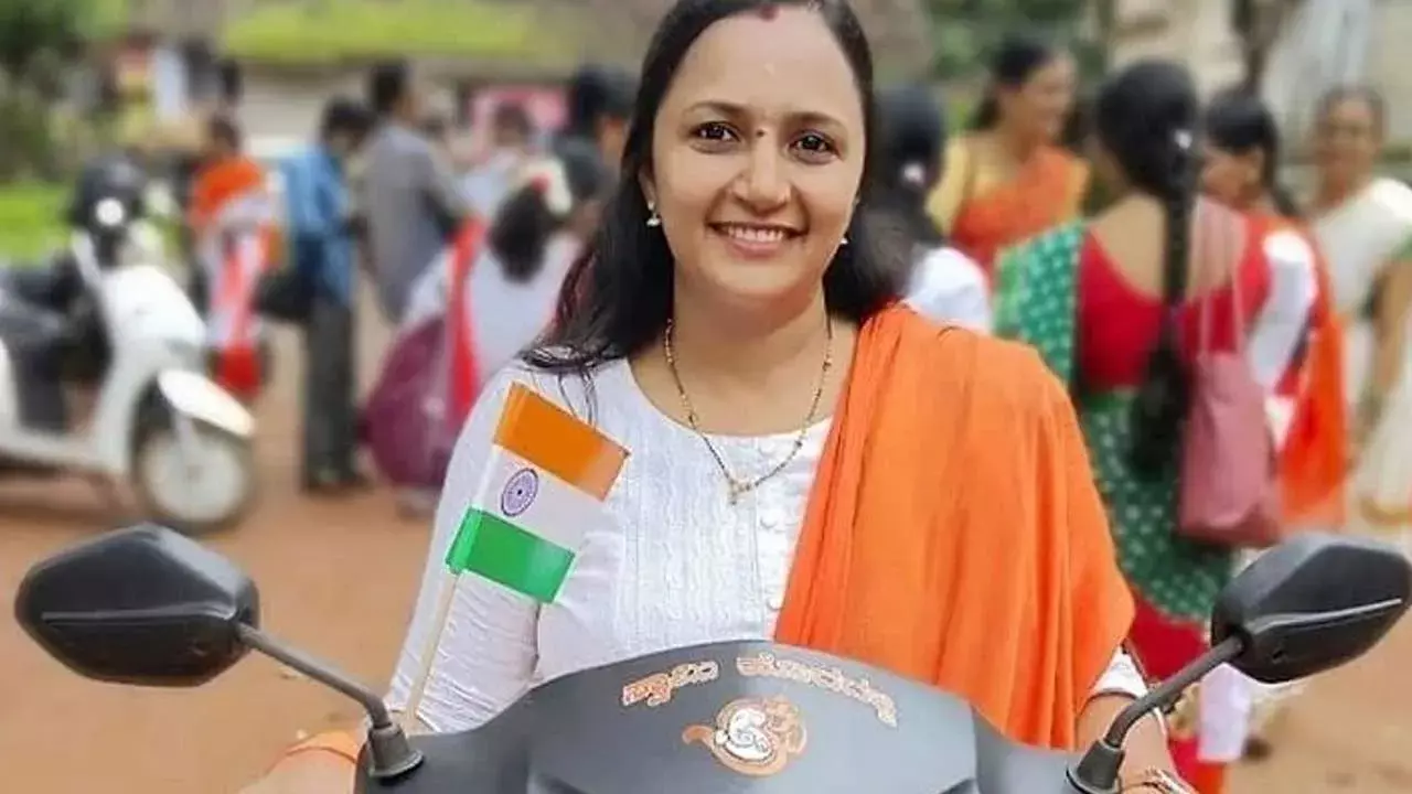 Kerala : కేరళలో టీచర్ కు ఎంపీ టికెట్