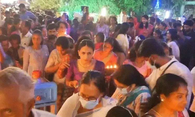 Kerala: ఆలయ ఉత్సవంలో తొక్కిసలాట.. ఐదేళ్ల చిన్నారి మృతి Kerala: ఆలయ ఉత్సవంలో తొక్కిసలాట.. ఐదేళ్ల చిన్నారి మృతి