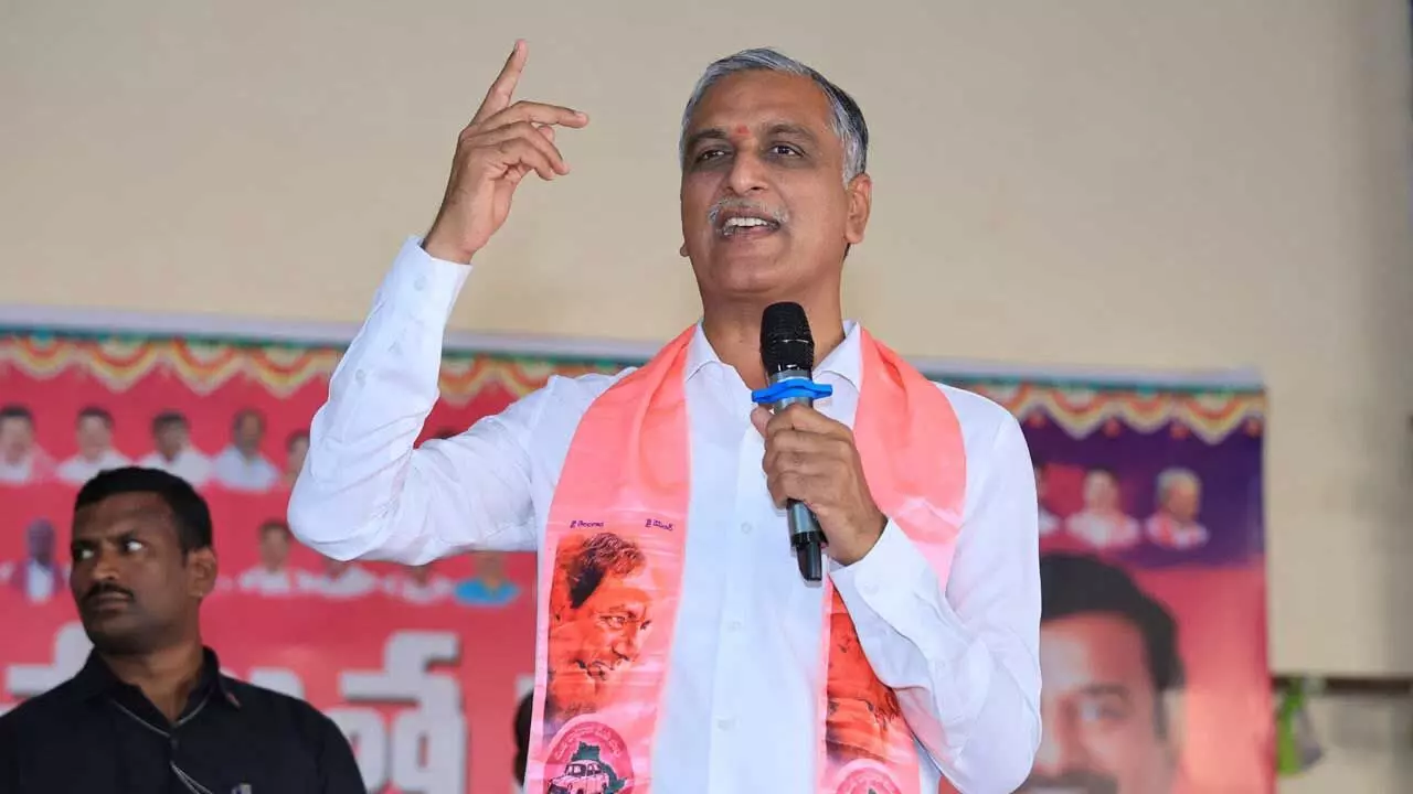 BRSలో ఒకే ఒక్కడు.. కేసులకు దూరంగా హరీశ్ రావు BRSలో ఒకే ఒక్కడు.. కేసులకు దూరంగా హరీశ్ రావు