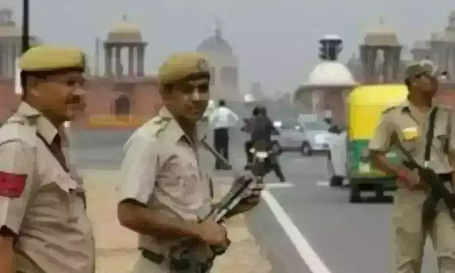 Delhi :   ప్రధాని ఇంటి ముట్టడి..