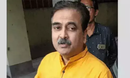 గాంధీ, గాడ్సేలపై మాజీ న్యాయమూర్తి వివాదాస్పద వ్యాఖ్యలు.. కాంగ్రెస్ ఫైర్ గాంధీ, గాడ్సేలపై మాజీ న్యాయమూర్తి వివాదాస్పద వ్యాఖ్యలు.. కాంగ్రెస్ ఫైర్