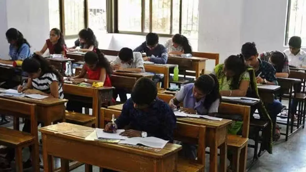 TS : టెన్త్ పరీక్షలు.. విద్యార్థులకు అలర్ట్