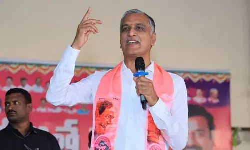 BRSలో ఒకే ఒక్కడు.. కేసులకు దూరంగా హరీశ్ రావు BRSలో ఒకే ఒక్కడు.. కేసులకు దూరంగా హరీశ్ రావు