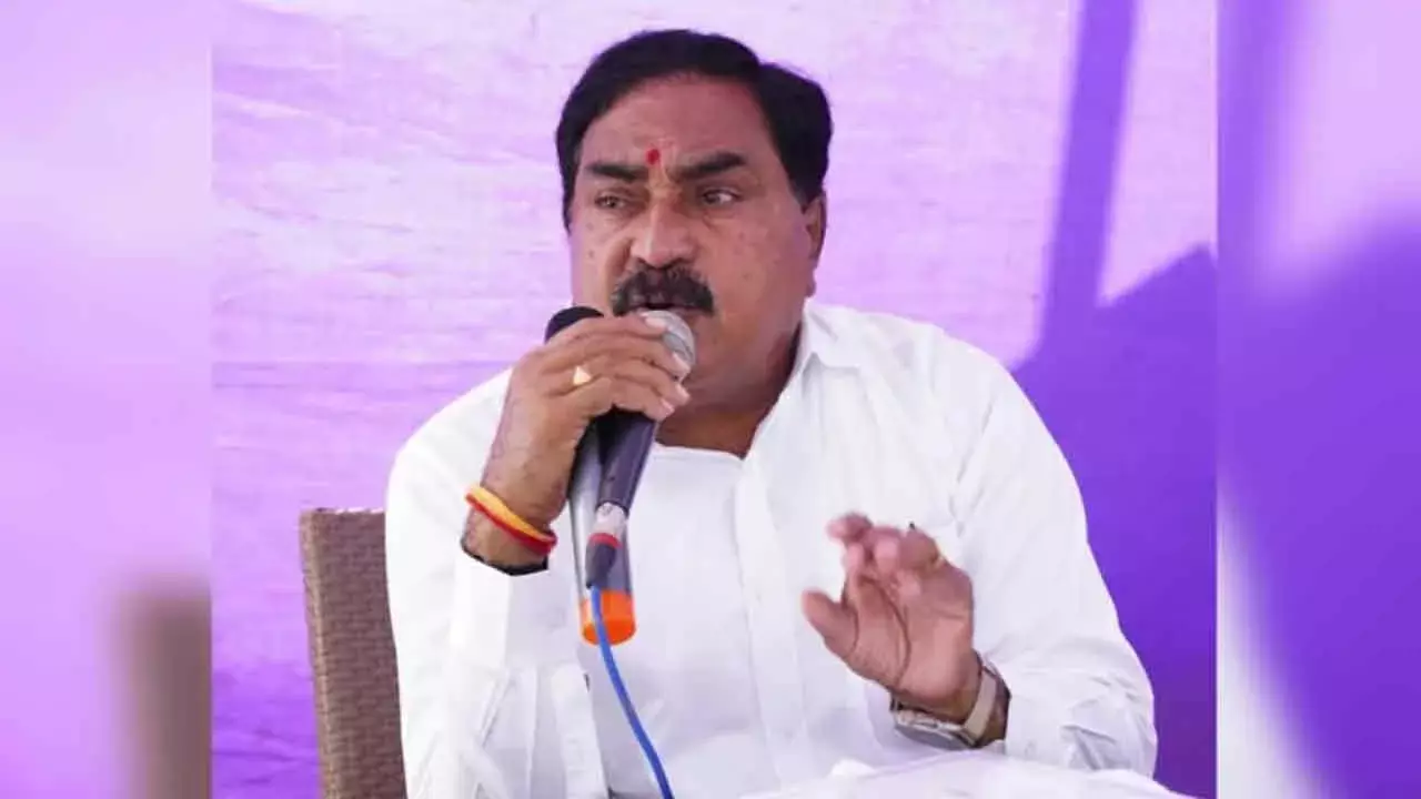 Errabelli Dayakar Rao : ప్రణీత్ రావుపై ఎర్రబెల్లి సంచలన వ్యాఖ్యలు Errabelli Dayakar Rao : ప్రణీత్ రావుపై ఎర్రబెల్లి సంచలన వ్యాఖ్యలు