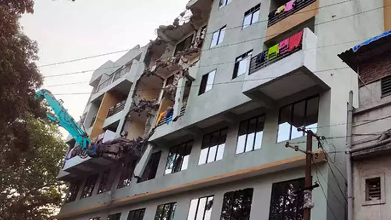 Bombay High Court : 1,687 అక్రమ నిర్మాణాలను కూల్చేసిన KDMC Bombay High Court : 1,687 అక్రమ నిర్మాణాలను కూల్చేసిన KDMC