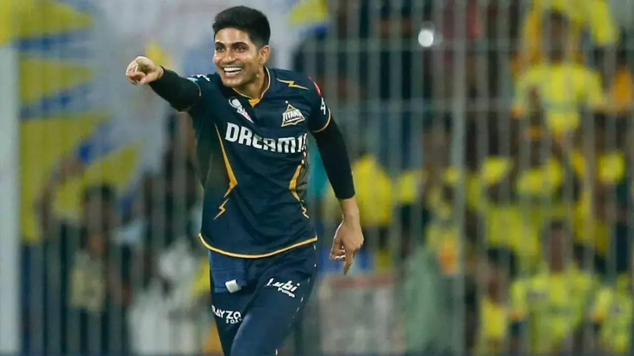 Gujarat Titans : స్లో ఓవర్ రేట్ .. గిల్ కు ఫైన్ Gujarat Titans : స్లో ఓవర్ రేట్ .. గిల్ కు ఫైన్