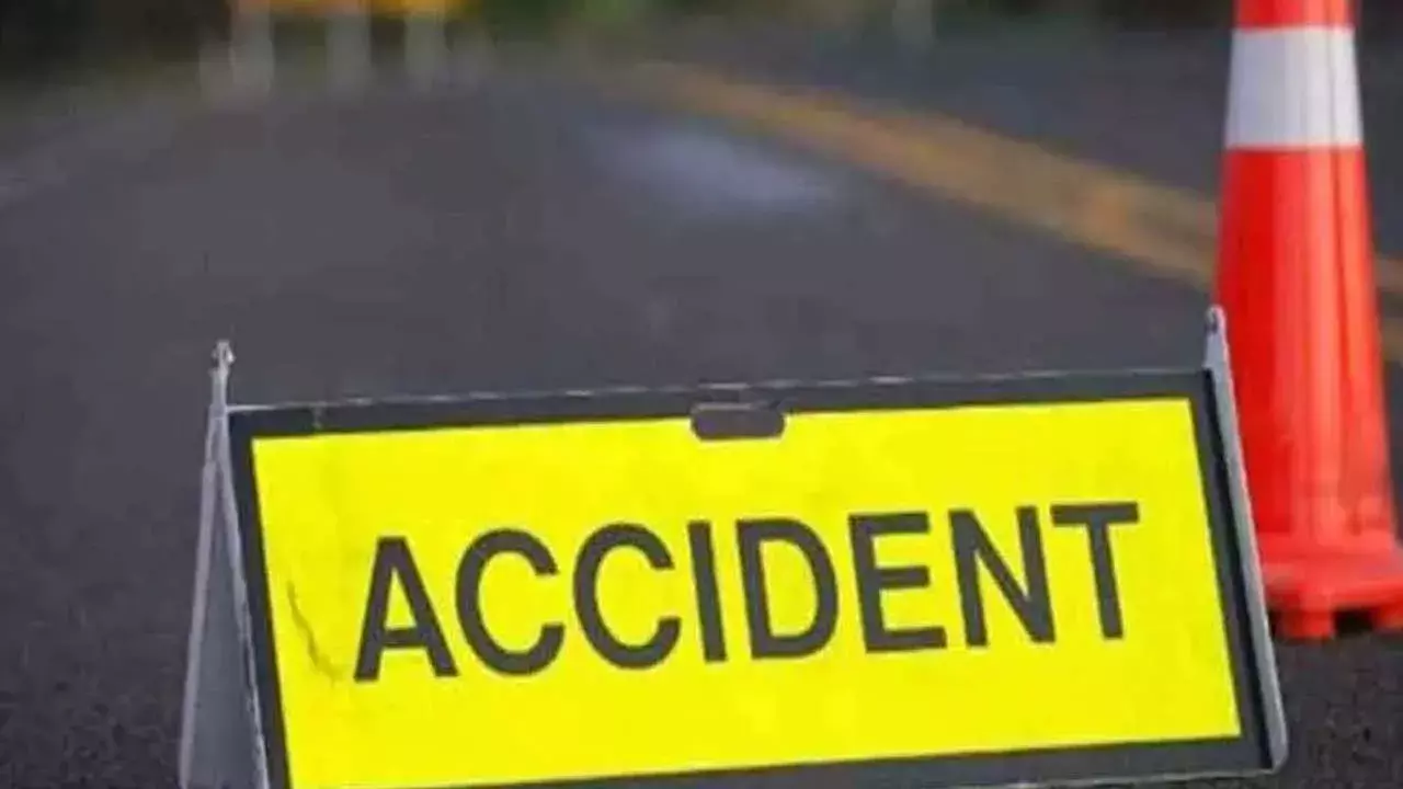 Car Accident : ప్రకాశంలో ఘోరం.. ముగ్గురు మహిళలు దుర్మరణం Car Accident : ప్రకాశంలో ఘోరం.. ముగ్గురు మహిళలు దుర్మరణం